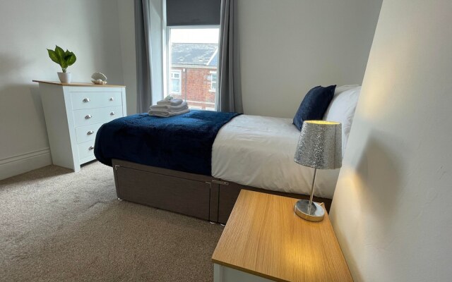 Lovely 3 Bedroom Apartment In Newcastle Upon Tyne With Free Parking