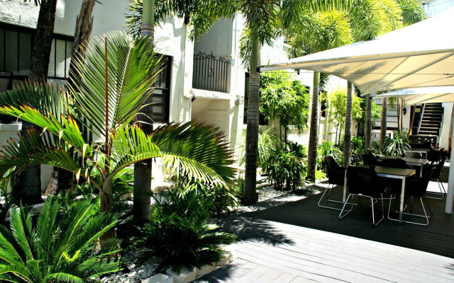 The Beach Plaza Hotel & South Beach Plaza Villas