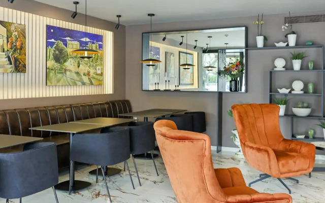 Urban Frame Acropolis