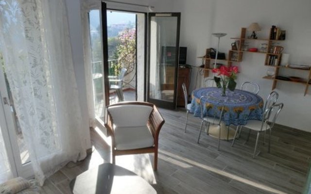 Studio in Théoule-sur-mer, With Wonderful sea View, Furnished Terrace