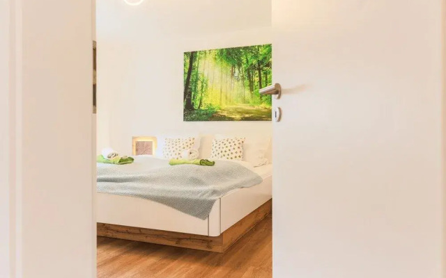 BRIGHT - Augsburg's Biggest - 4BR - Parking - Kitchen
