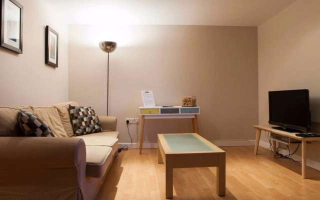 Bright & Stylish West End Apartment, Sleeps 2-4