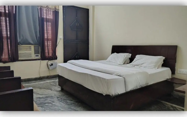 nancy paradise hotel