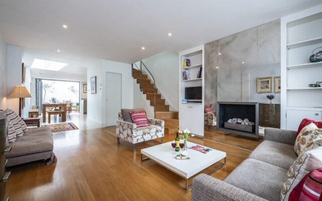 The Stunning Kenway Road House - AJE