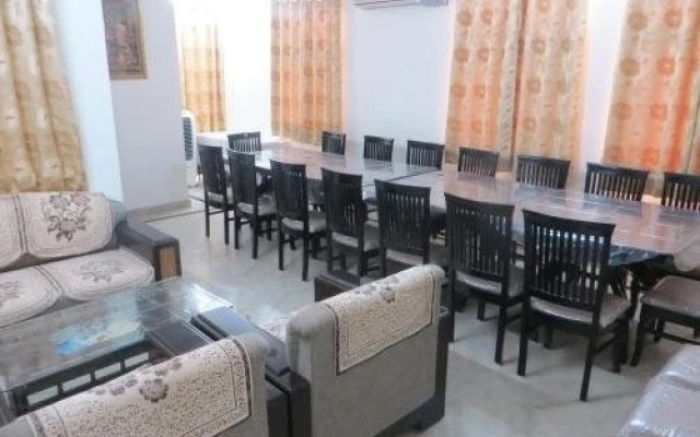 Raghav's Royal Residency
