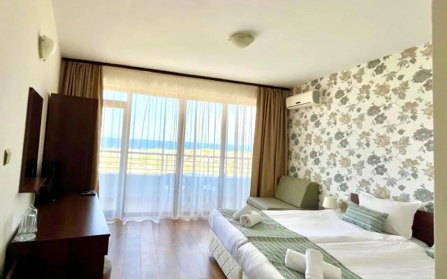802, spacy apm with sea view.