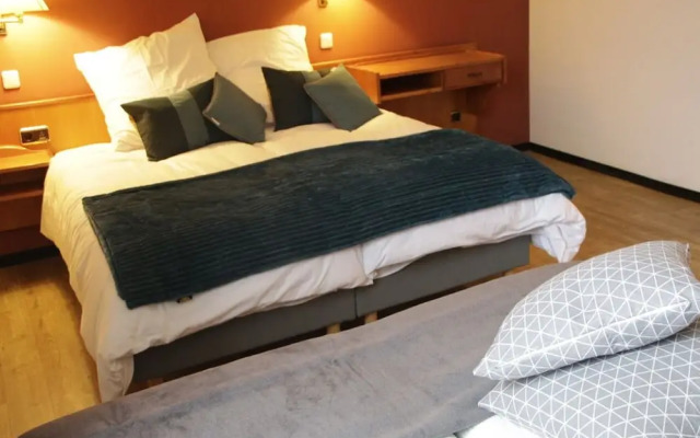 Z B Hotel