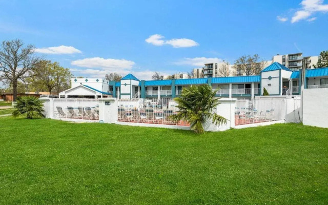 Super 8 by Wyndham Portsmouth - Norfolk