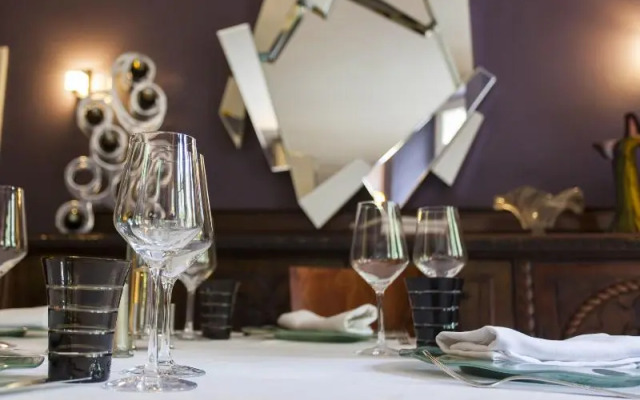 Logis Hotel la Source Bleue