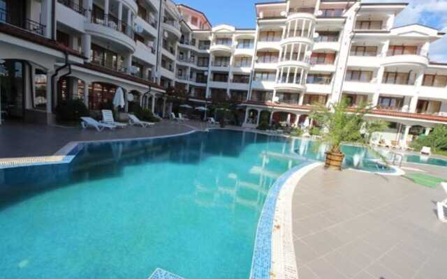 Apartment in Chateau Del Marina Apart Complex