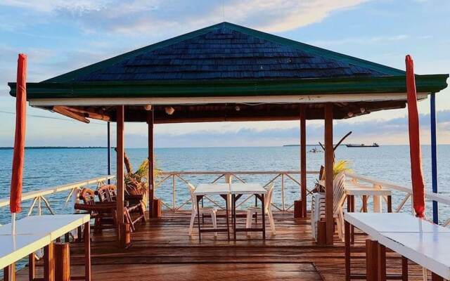 Peria Seafront Pensione