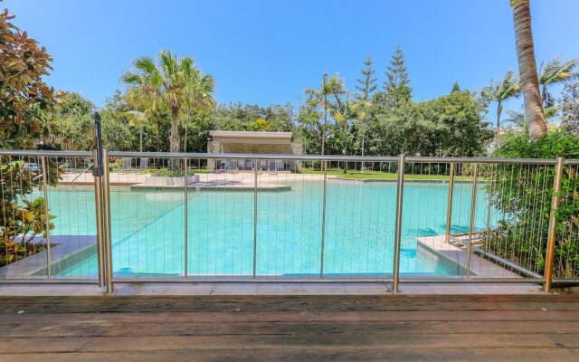 Drift Apartments North Swim Up 6