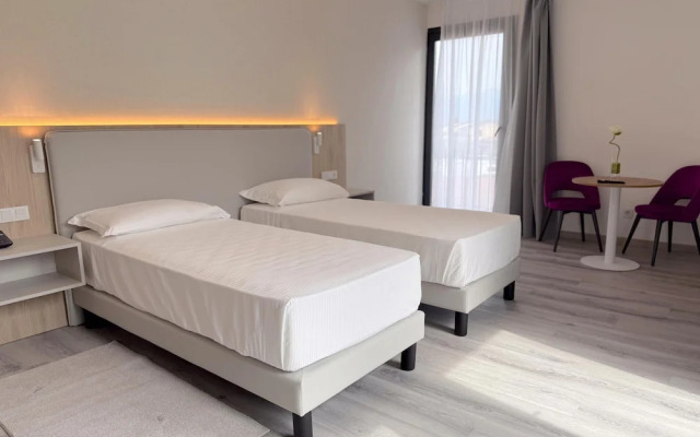 Lake and More Suite Hotel