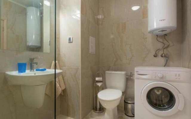 Esteban Apartcomplex