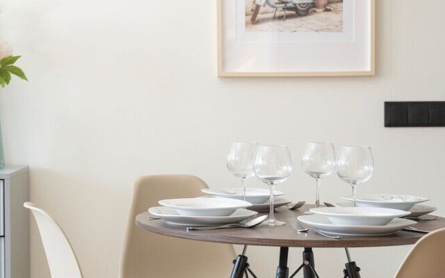 Zielińskiego Apartment by Renters