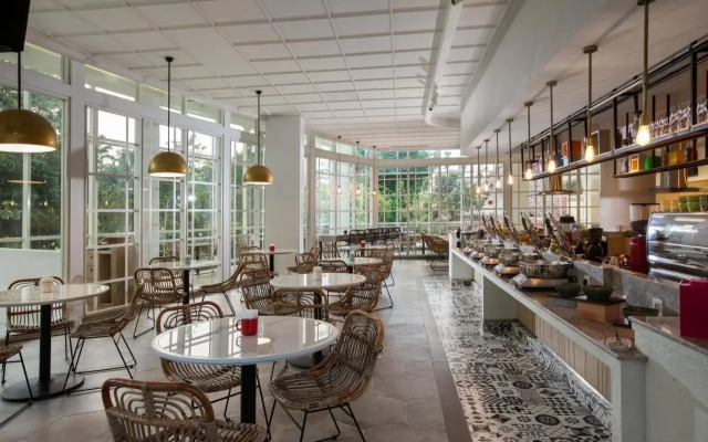 Kampi Hotel Tunjungan – Surabaya