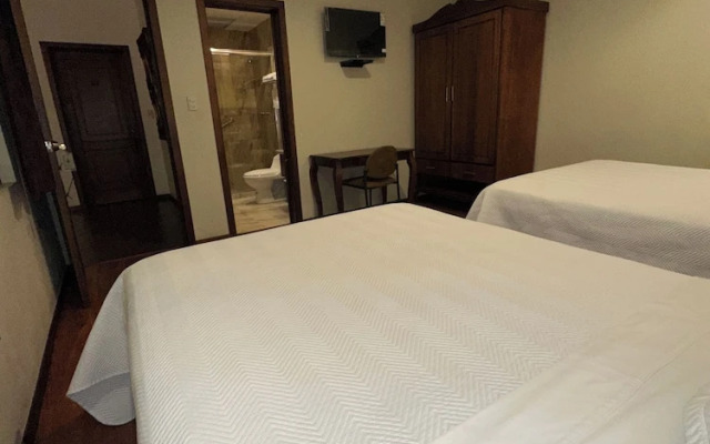 Hotel & Suites El Quijote