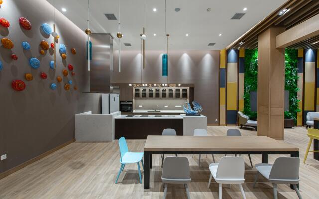 Holiday Inn Riverside Wuhan by IHG