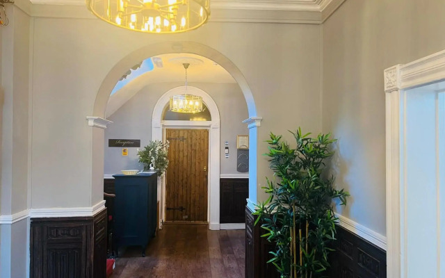 Rothwell House Hotel .