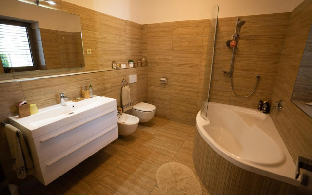 Black Field Apartment