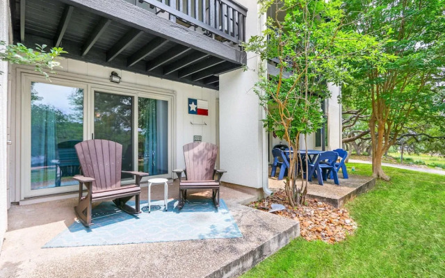 Charming Lakeside Condo - Moments to Lake Fun