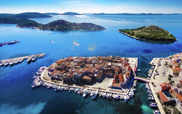 Modern Apartment in Kastel Stafilic With Fenced Garden