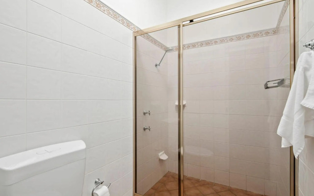 Brokenback Vineyard Luxe Homestead at Oakvale Wines