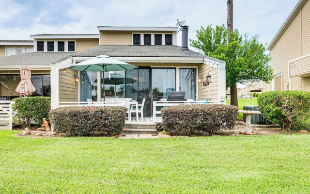 Paddleboards, Life Vests: Lake Conroe Getaway!