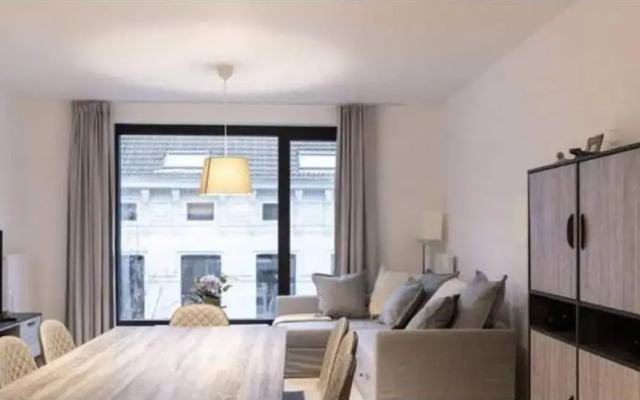 Spacious 3BR 2/5 BA Near Diamond District by Oneluxstay