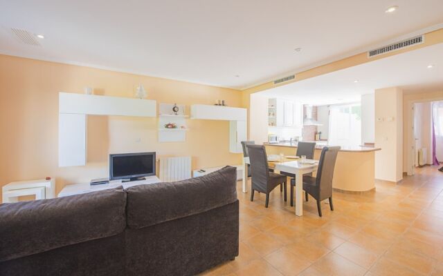 Bungalow - 3 Bedrooms with Pool and WiFi - 104996