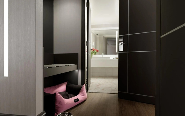 Holiday Suites