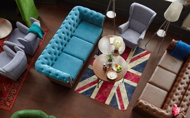 Molotoff Capsule Hotel