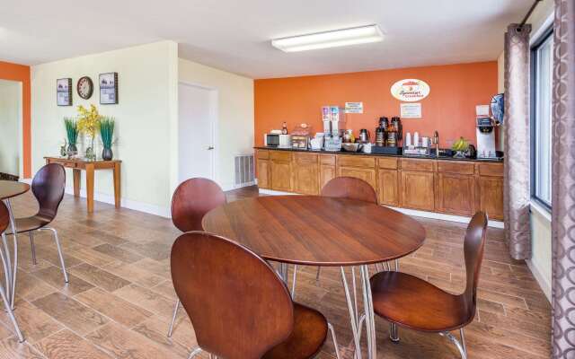 Super 8 by Wyndham Brookhaven