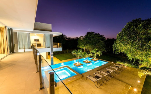 Ultra Modern Villa with Chef & Maid