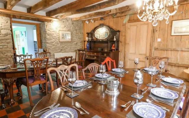 Cringoed House