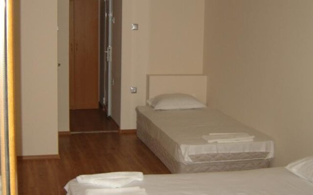 Central Park Family Hotel