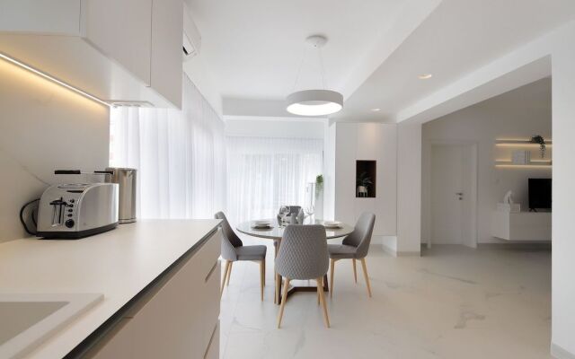 Apartment Garden with Swimming Pool