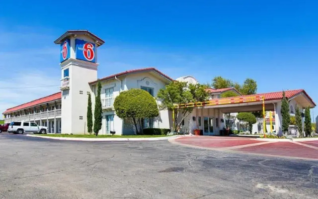 Motel 6 North Kirkland