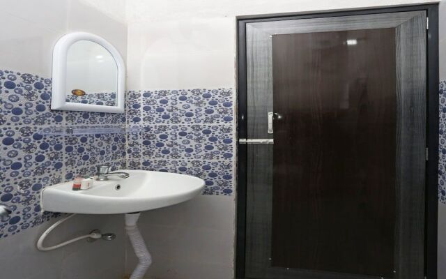 OYO 11559 Lakshay Residency