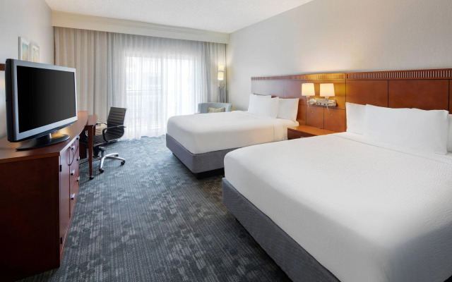 Courtyard by Marriott Addison Midway