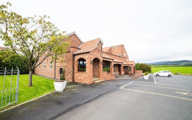 OYO White Horse Lodge Hotel