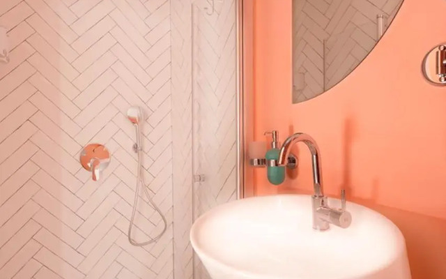 Glamorous Pink Pearl Studio/Beach/Parking/Netflix