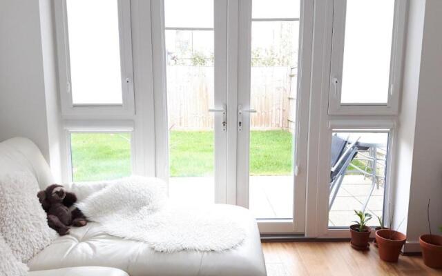 2 double rooms available in 3 bedroom house