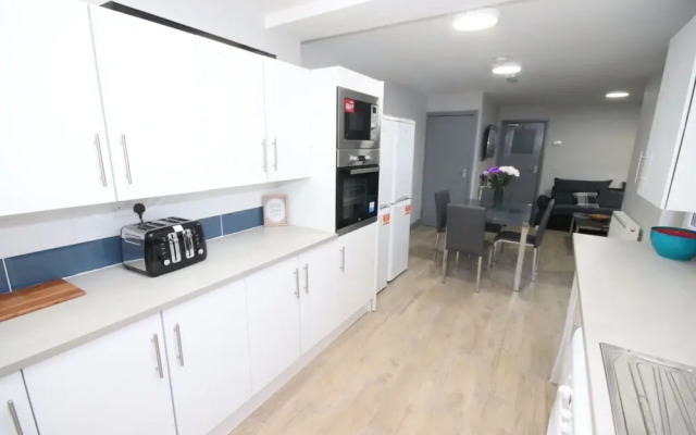 Stunning 6 bed House