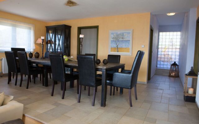 Villa Dolphins