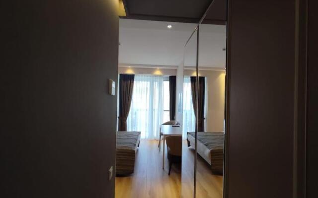 Leo Group Luxury Apartment 09-15 Alliance Palace