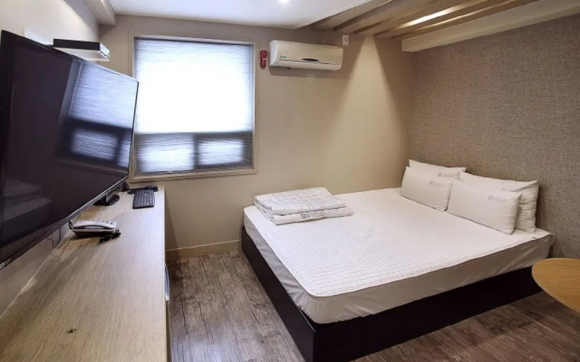 Seven Motel Songjeong