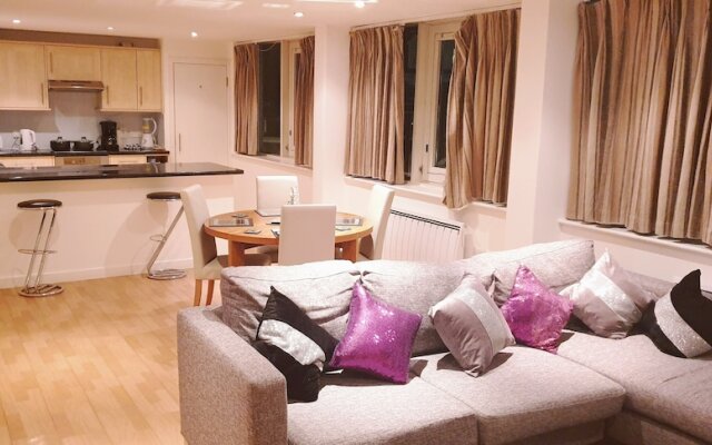 Modern Aircondition 2 Beds 2 Bath Victoria Station