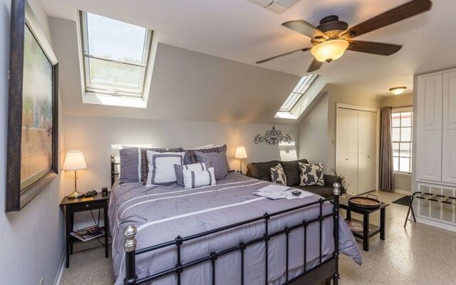 Gastehaus Royal Oaks Studio Bedroom Apts by Redawning