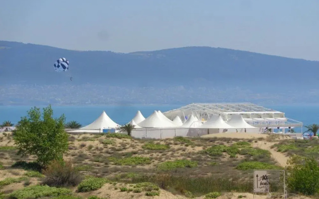 Meta Beach Budjet Hotel